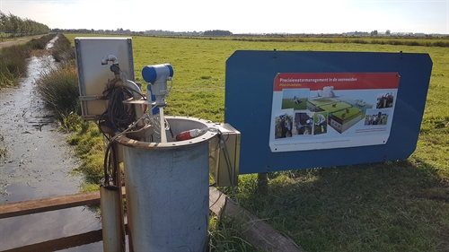 Watermanagement systeem bij een sloot